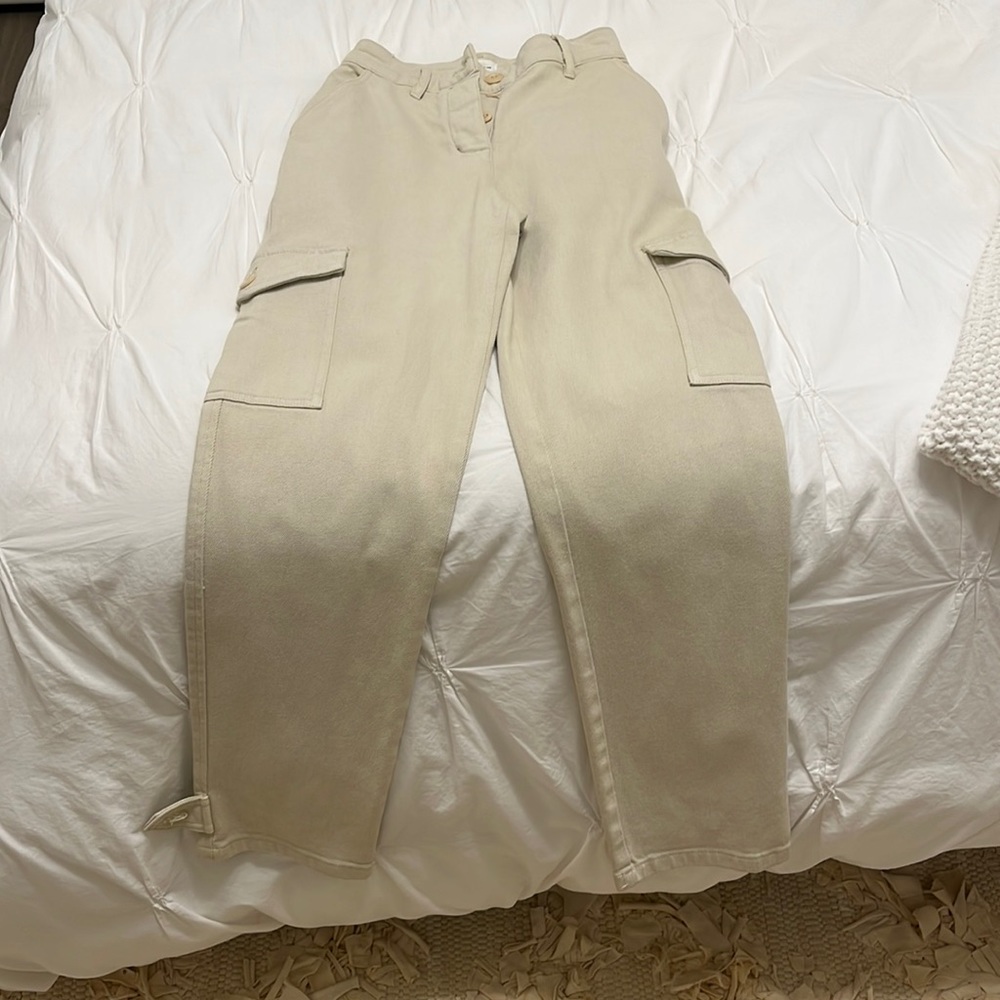 Aritzia Cream Cargo Pants